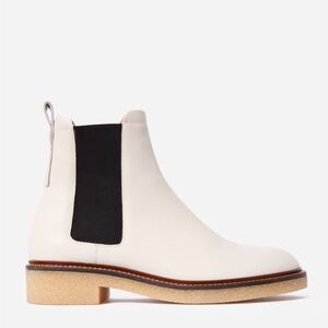 Like new Everlane The Chelsea Boot. Leather. Off-white. Size 9.5 Comes with box.